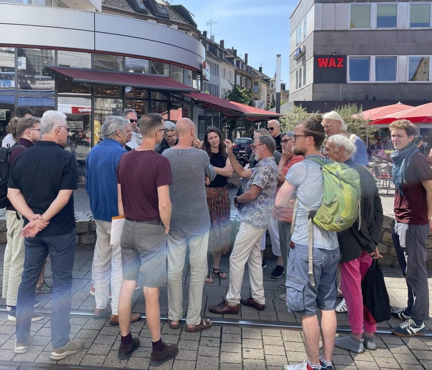 Wahrnehmungsrundgang in der Stadt zusammen mit Herbert Dreiseitl